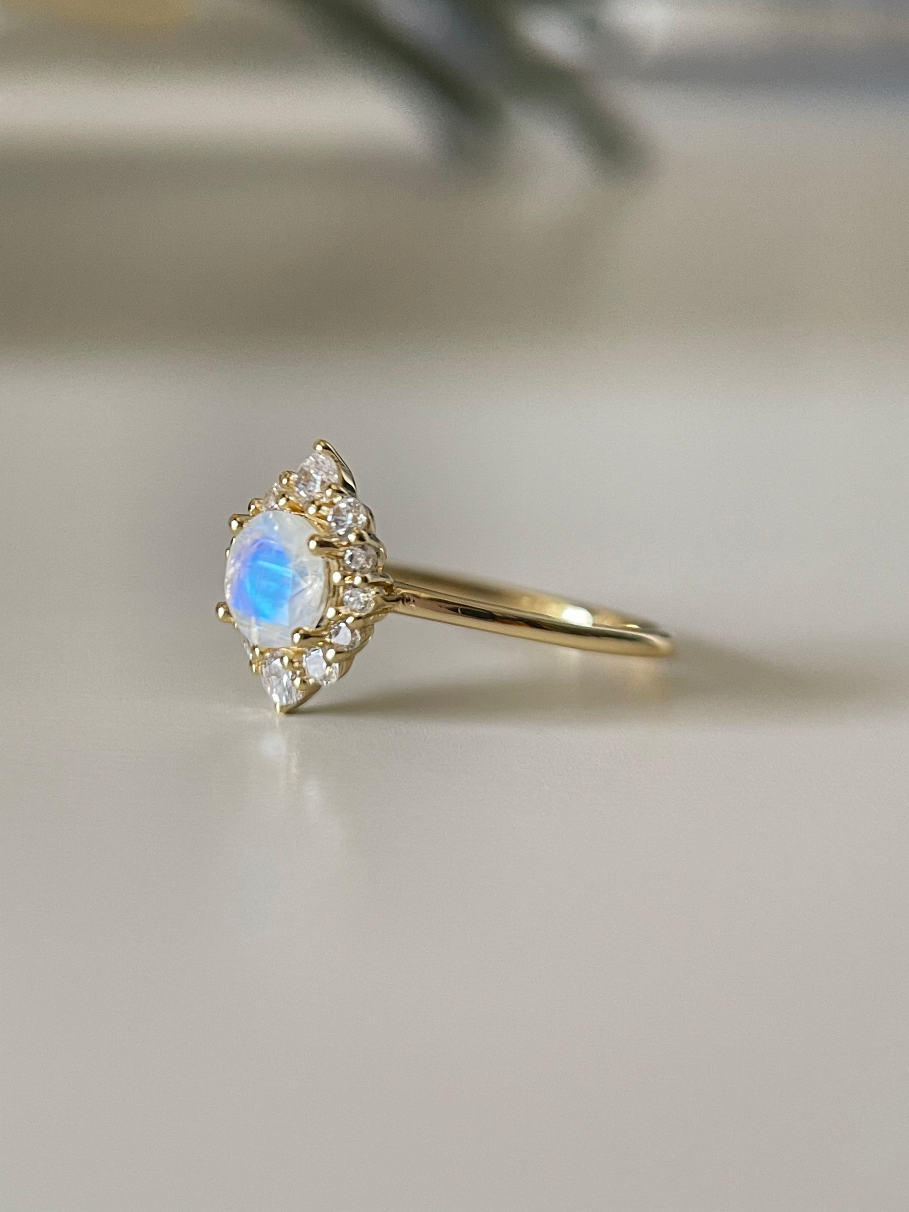 【Auraluna】Unique Handmade Natural Blue Moonstone Engagement Ring 0.8ct Round Shape