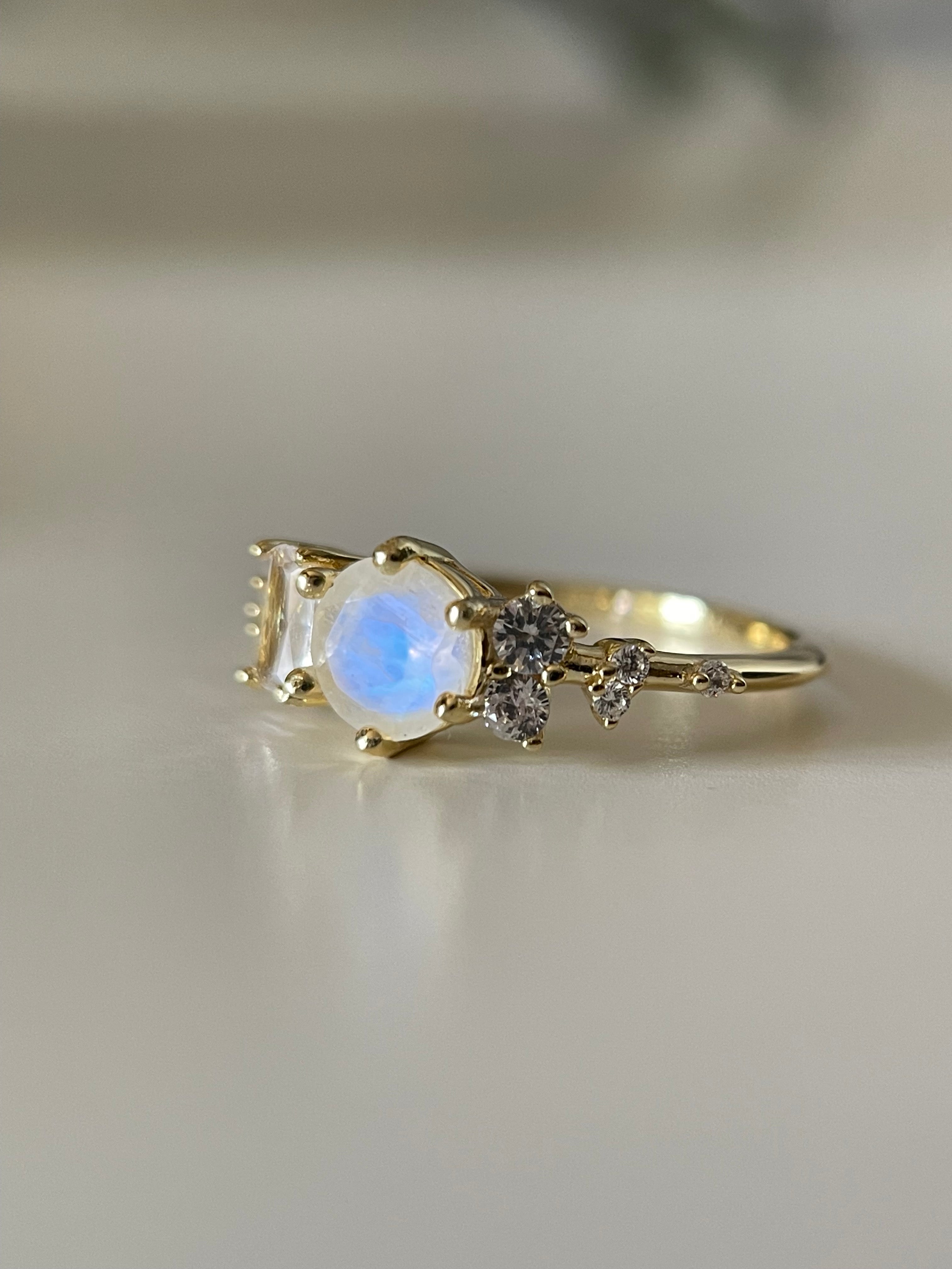 【Auraline】Unique Handmade Natural Blue Moonstone Engagement Ring 0.8ct Round Shape