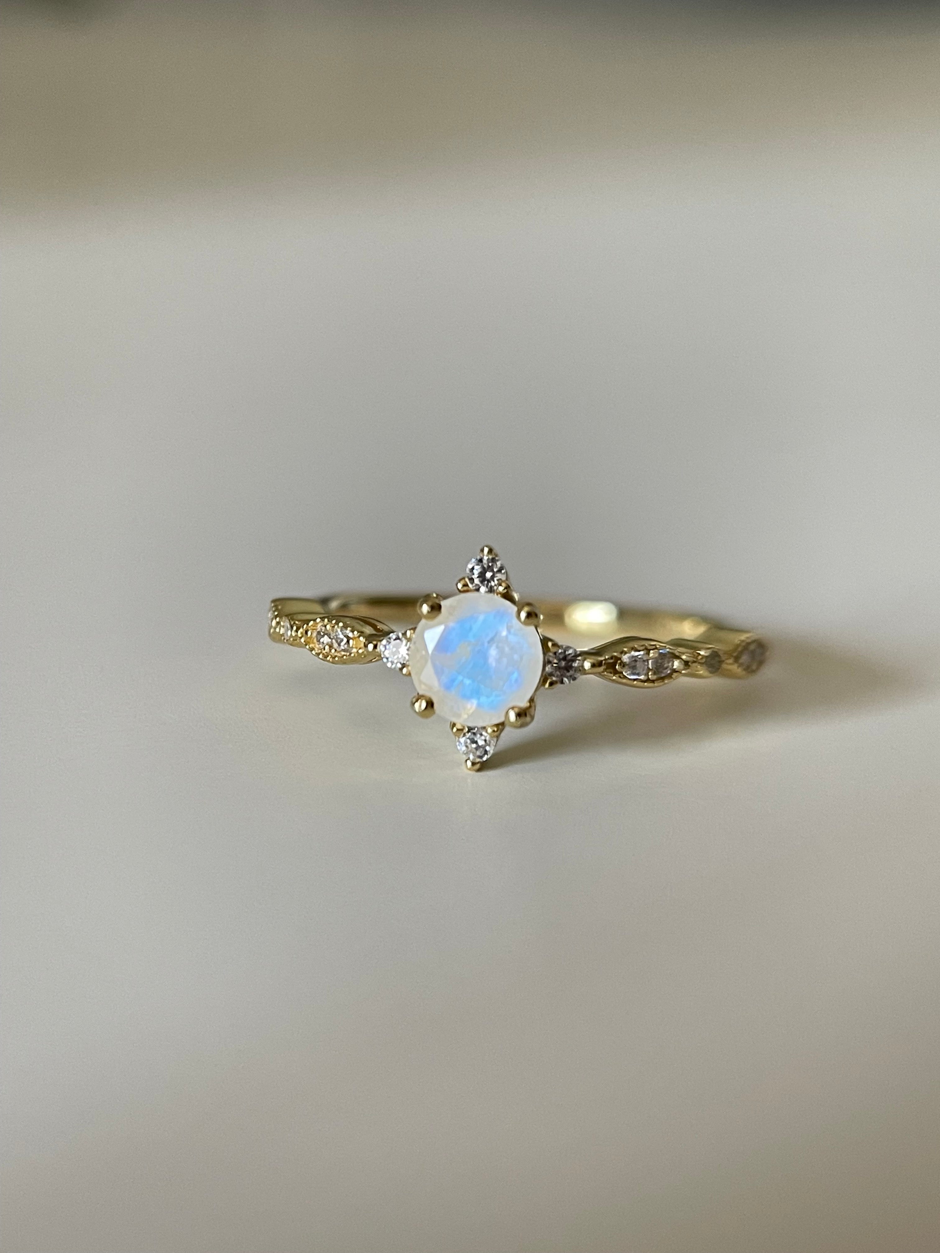 【Lucentia】Handmade Natural Blue Moonstone Engagement Ring 0.5ct Princess Shape