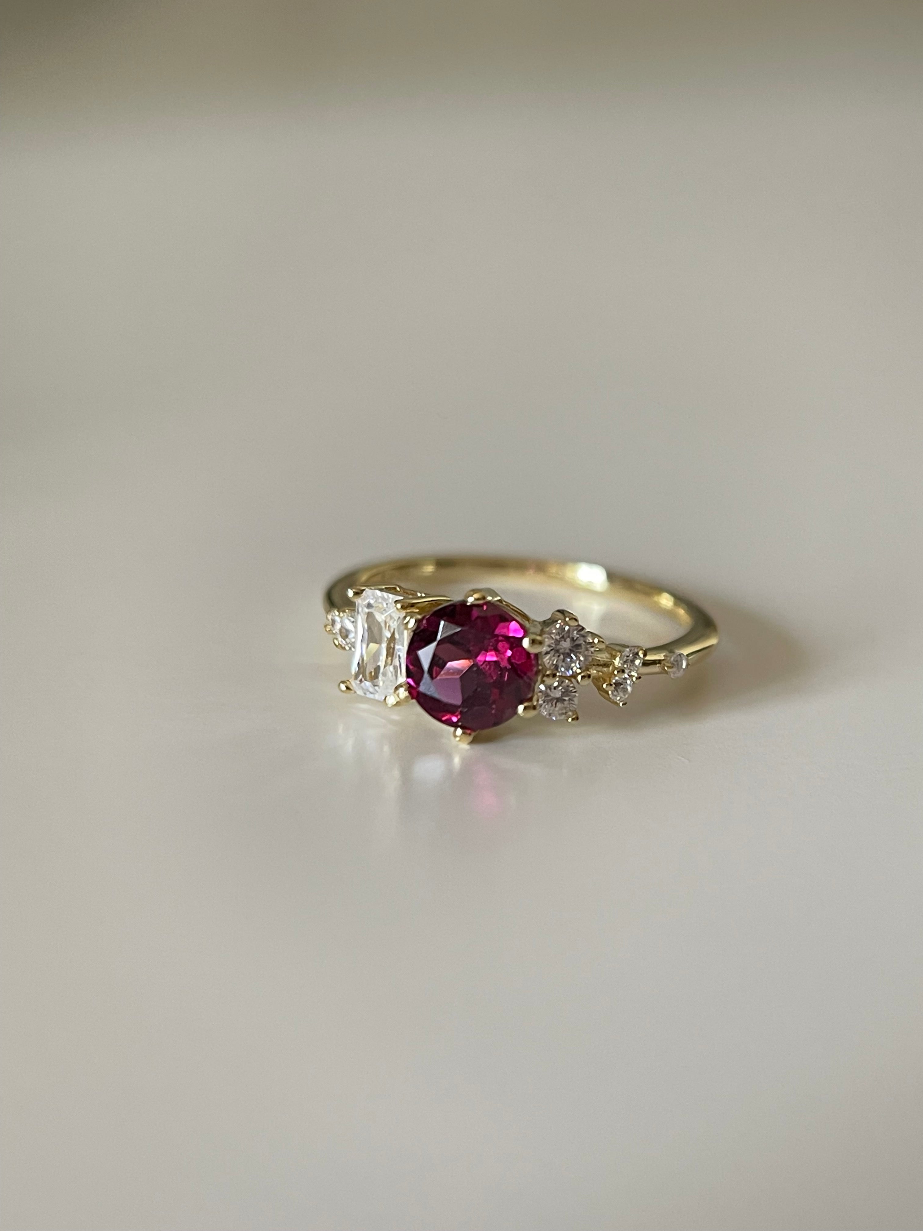 【Amaranth】Unique Handmade Natural Rhodolite Garnet Engagement Ring 0.8ct Round Shape
