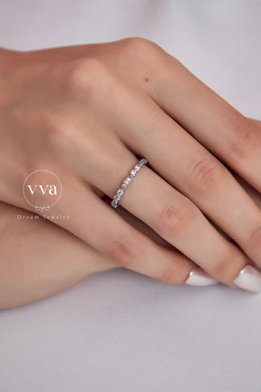 Classic Moissanite Engagement Ring