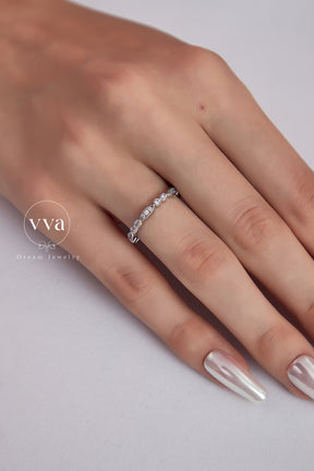 Classic Moissanite Engagement Ring