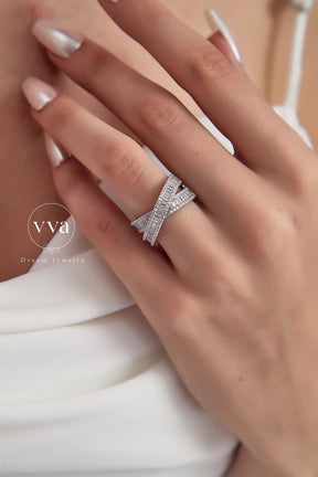 Gorgeous Moissanite Engagement Ring