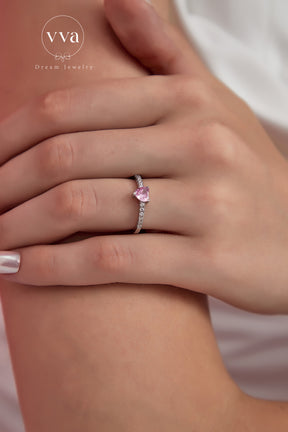 Petite bague en forme de coeur avec zircon rose 