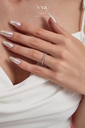 Classic Moissanite Engagement Ring