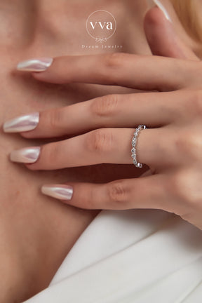 Classic Moissanite Engagement Ring