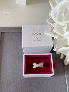 Gorgeous Moissanite Engagement Ring