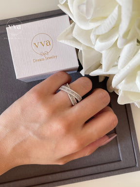 Gorgeous Moissanite Engagement Ring