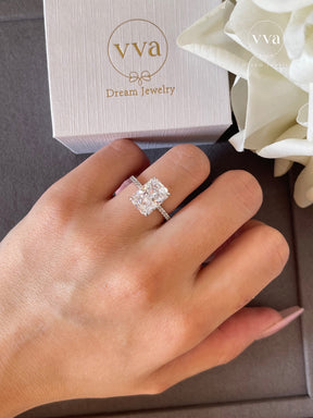 Moissanite Engagement Ring 8ct