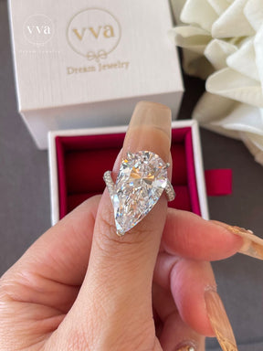 Pear Shape Moissanite Engagement Ring 12ct
