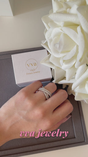 Gorgeous Moissanite Engagement Ring
